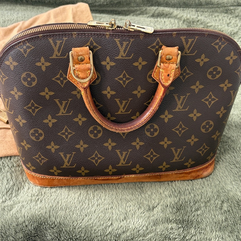 *PRICE DROP!*AUTHENTIC*Louis Vuitton Alma PM Handbag